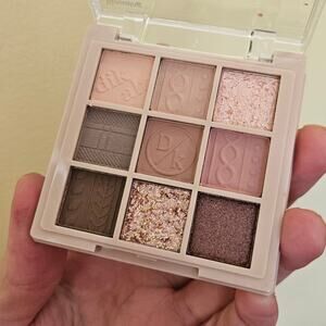 Dikalu Eyeshadow 9 Colors Palette Blooming Your Own Beauty